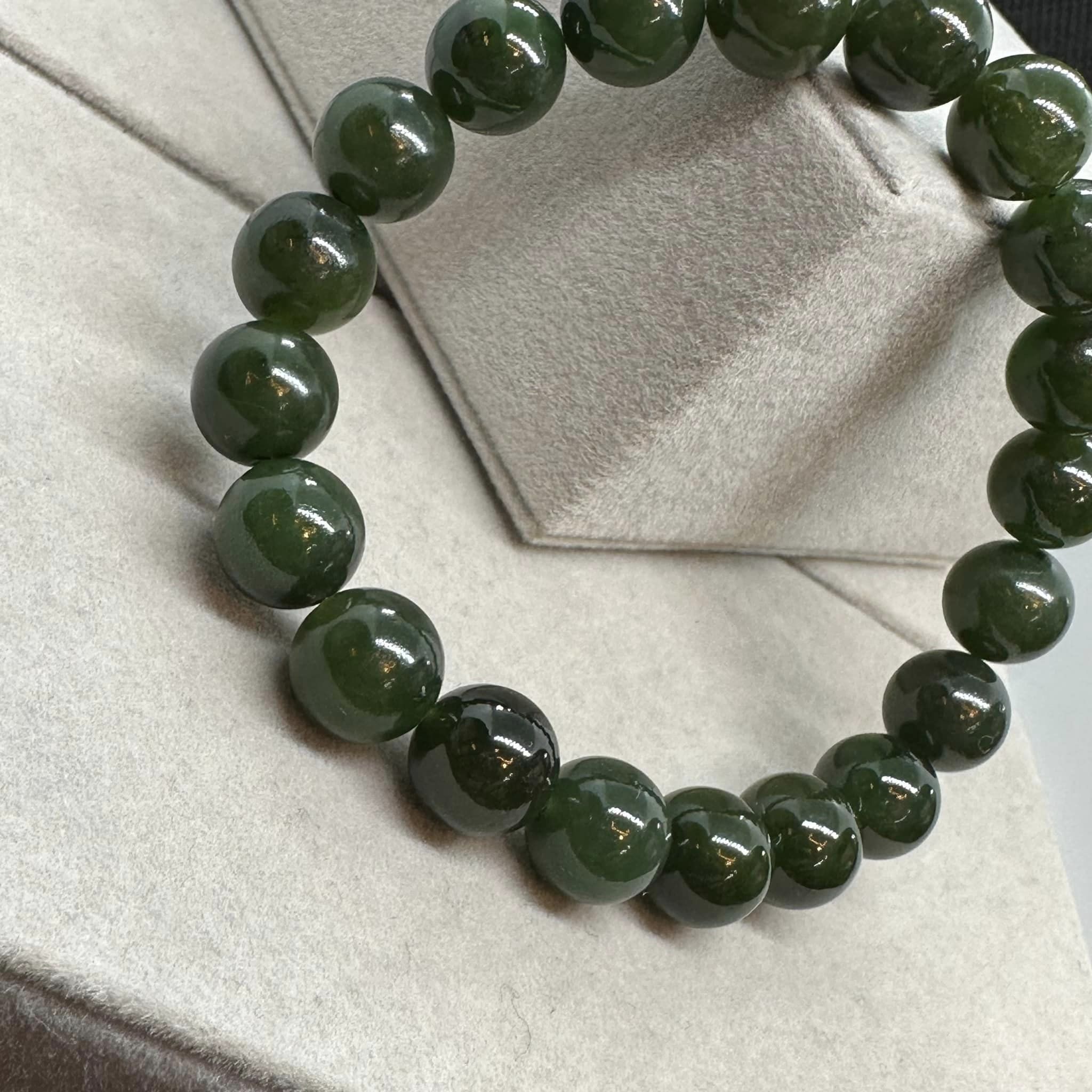 翡翠 ネフライト ロシア産 天然物 極上物 希少 | パワーストーン通販は