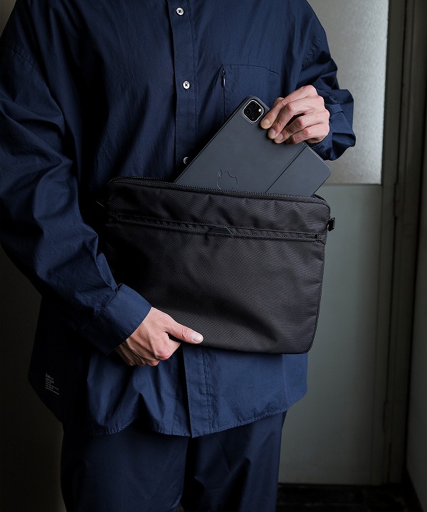 モノリス/MONOLITH PC CASE STANDARD 13 [バッグ(クラッチバック