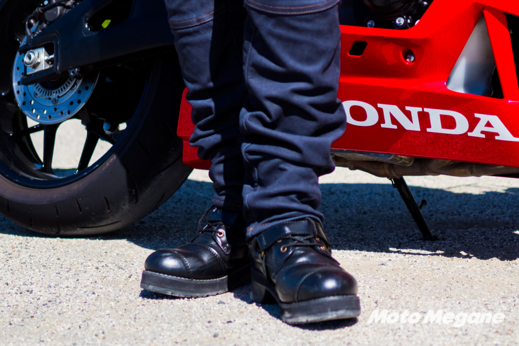 革なのに、丸洗い可能・メンテ必要なし・見た目ジーンズ！クシタニから