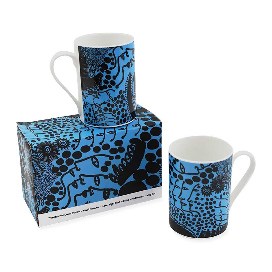 草間彌生：Late Night Chat マグカップ 2個セット：キッチン & ダイニング