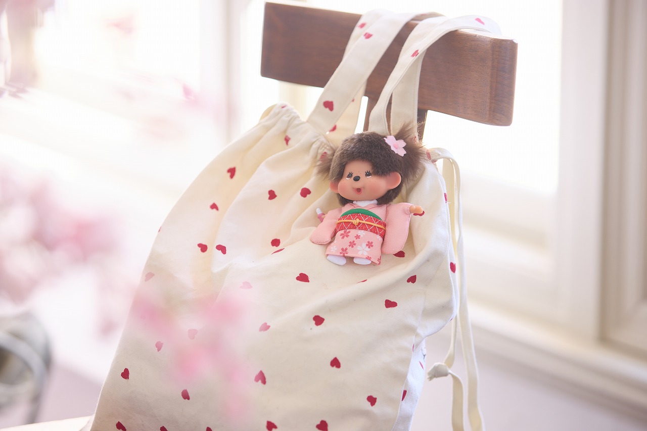 人気の「さくら着物モンチッチ」がキーチェーンサイズになって登場