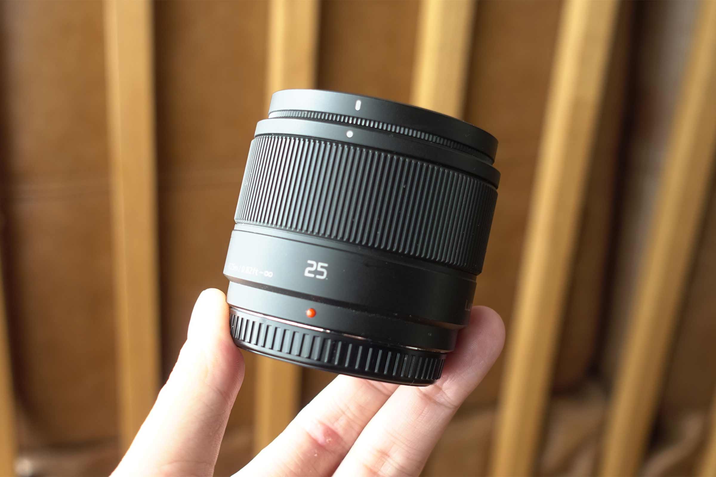 マイクロフォーサーズでもこれだけボケる。「LUMIX G 25mm/F1.7」は