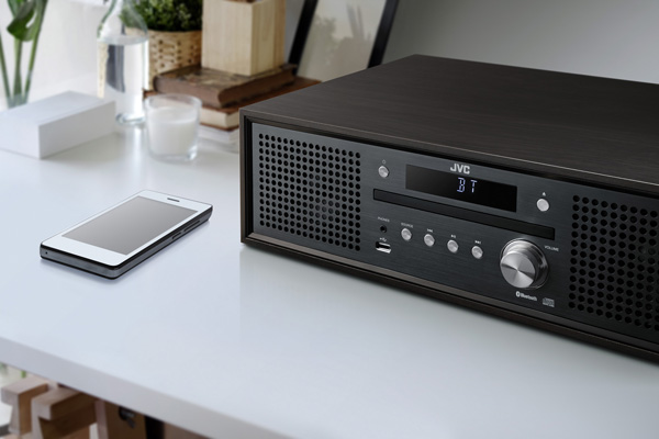 ビックカメラ、Bluetoothに対応したJVC製ミニコンポの新色ウッド