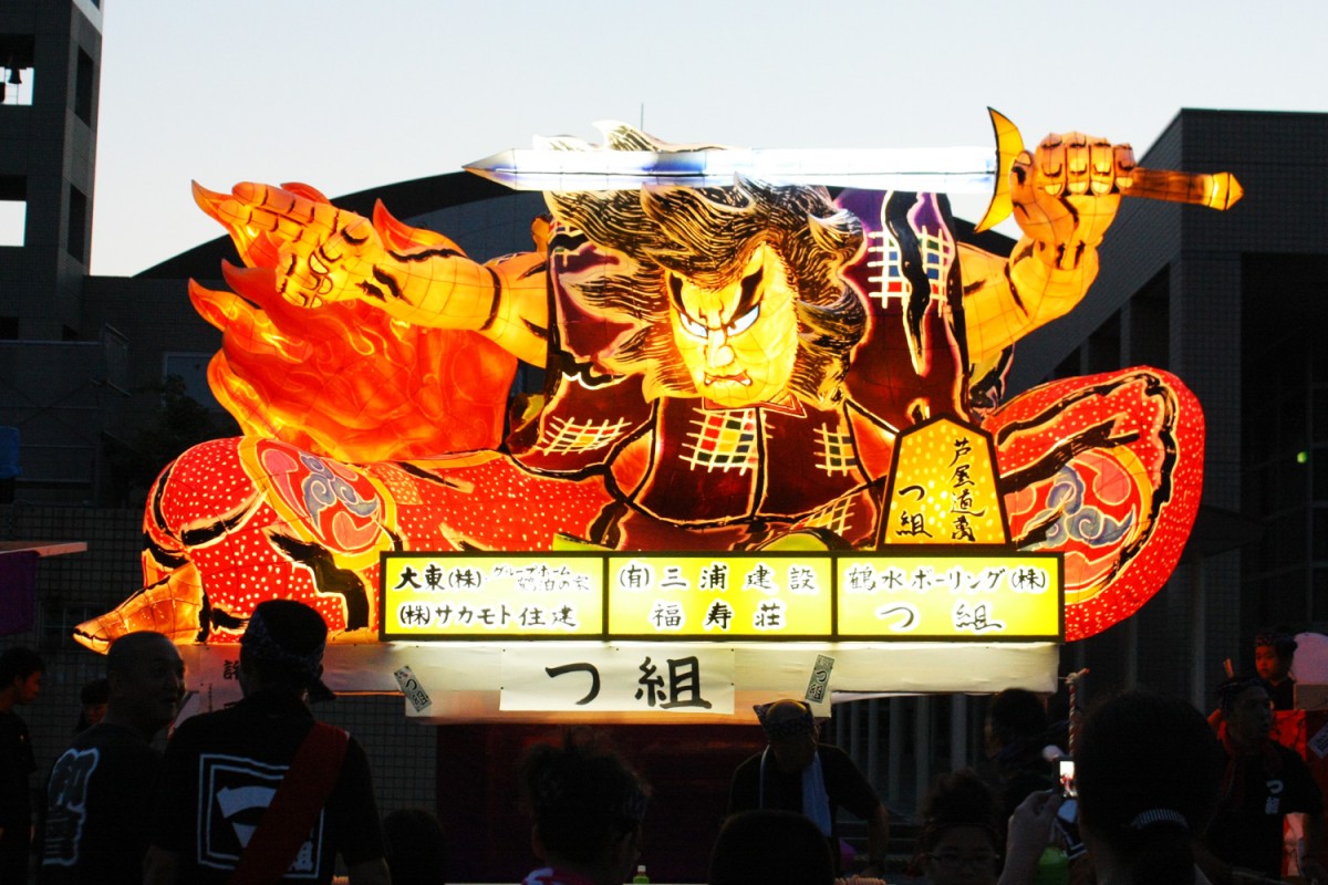 ねぶた運行町内が賑わう津軽の火祭り | メデタイ・ツルタ