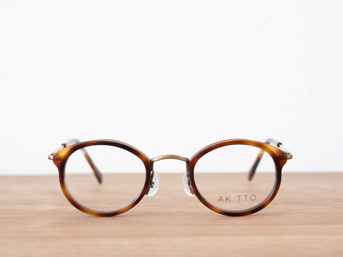 強度近視さんに人気のAKITTO bin3 レンズの薄さ重視が選べる東海光学の
