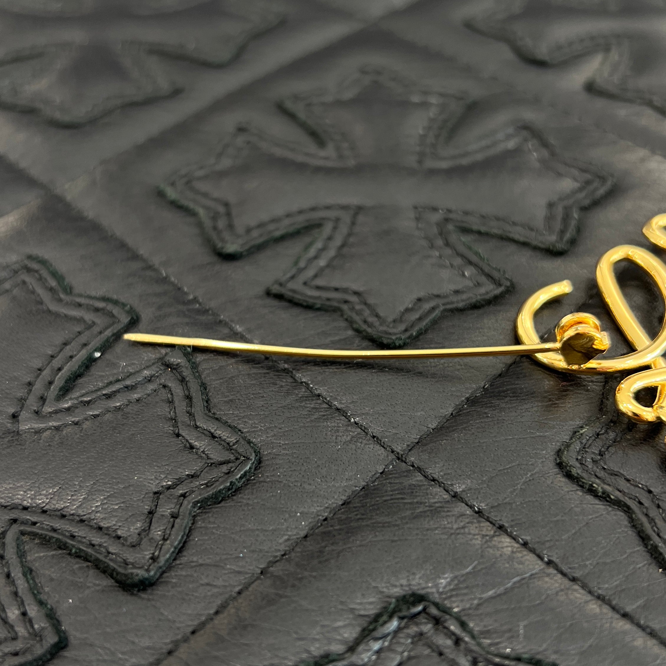 LOEWE Anagram Gold Broach 111.25.020 ロエベ アナグラム ゴールド