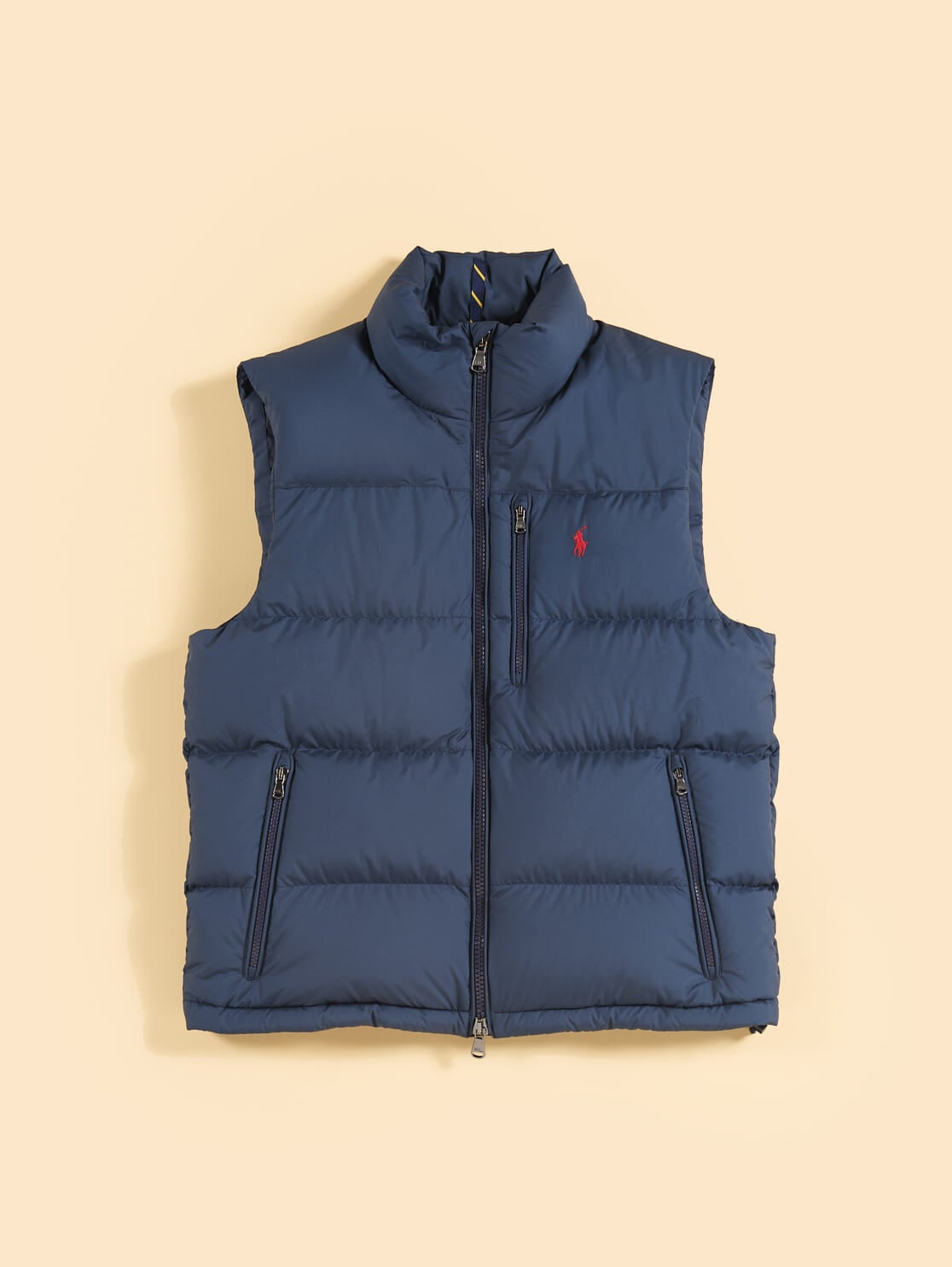 ポロ ラルフ ローレン」で今買うべきは“大人ネイビーの最強ダウン”。超