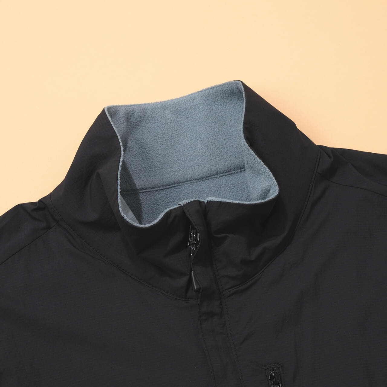 モンベル」で10月に買うべきコスパ最高の“黒名品”4選！ 1万円台