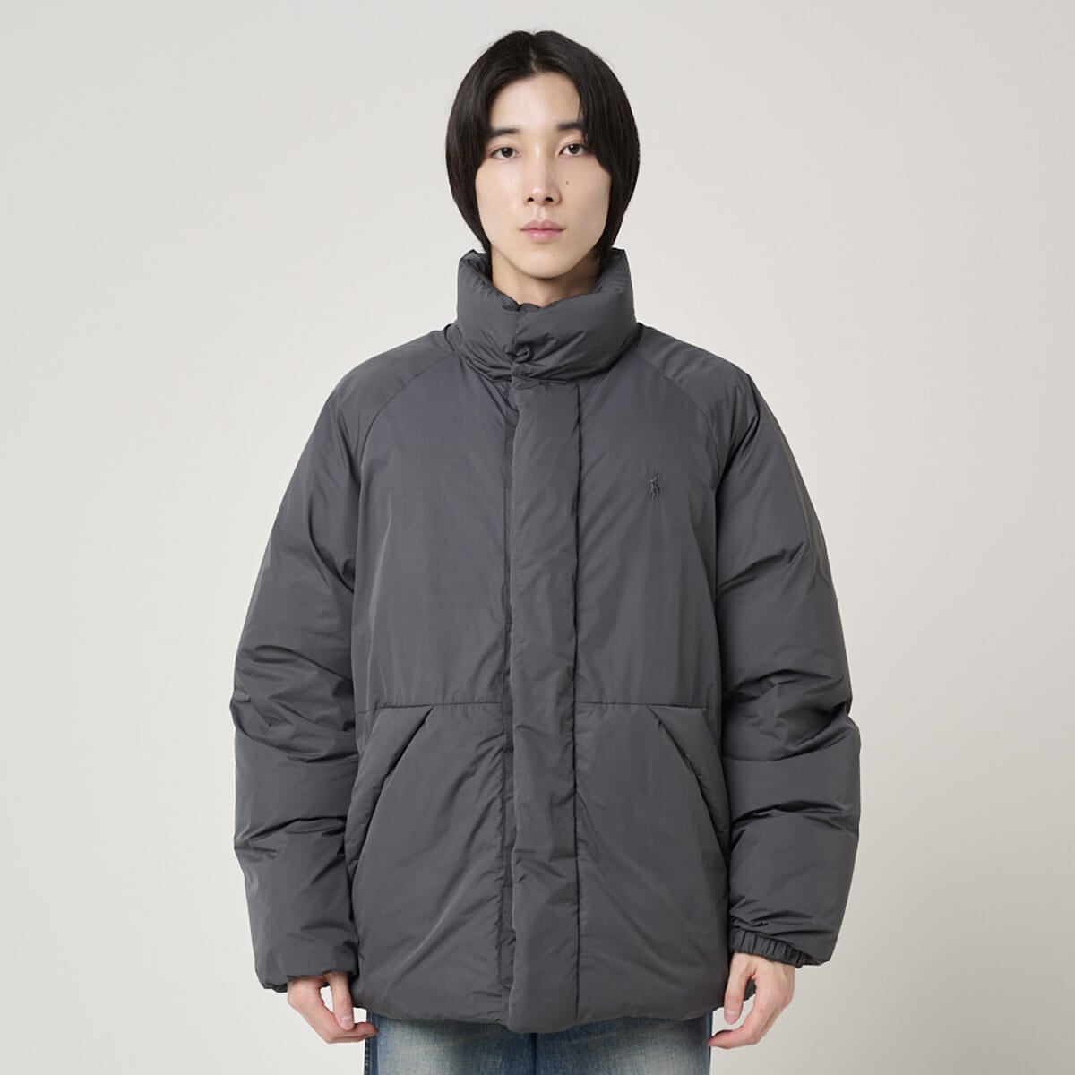 いま買うべき“大人グレー”な「上品ダウン」11選を徹底分析＆試着