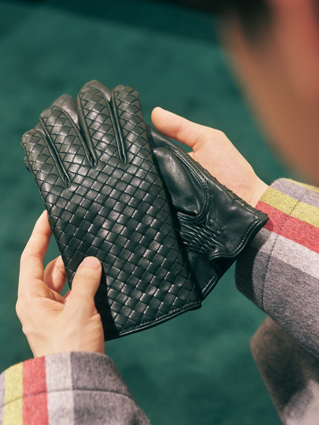 今年最後のご褒美はボッテガ・ヴェネタで。鈴鹿央士が味わう、ホリデー