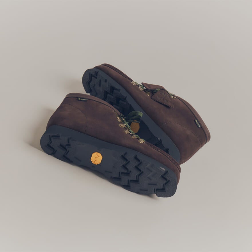 ワラビー」がハイキングシューズに！ クラークス×エンド×ビームス