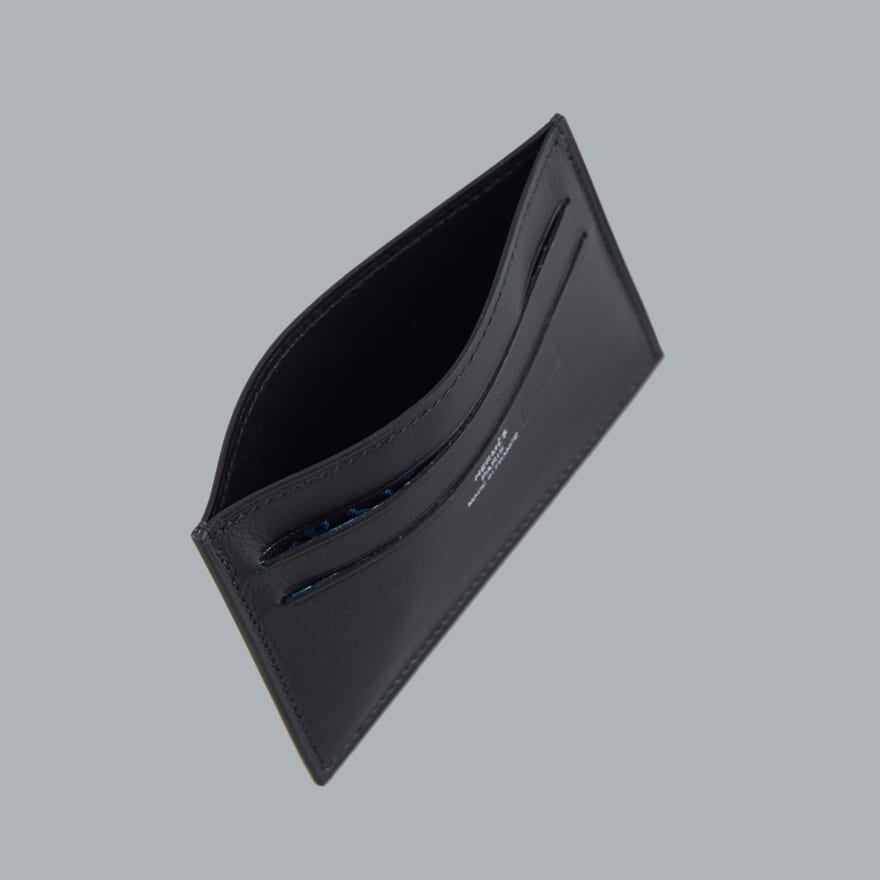 いま買うべきハイブランドの「黒レザー小物」4選。財布、カードケース