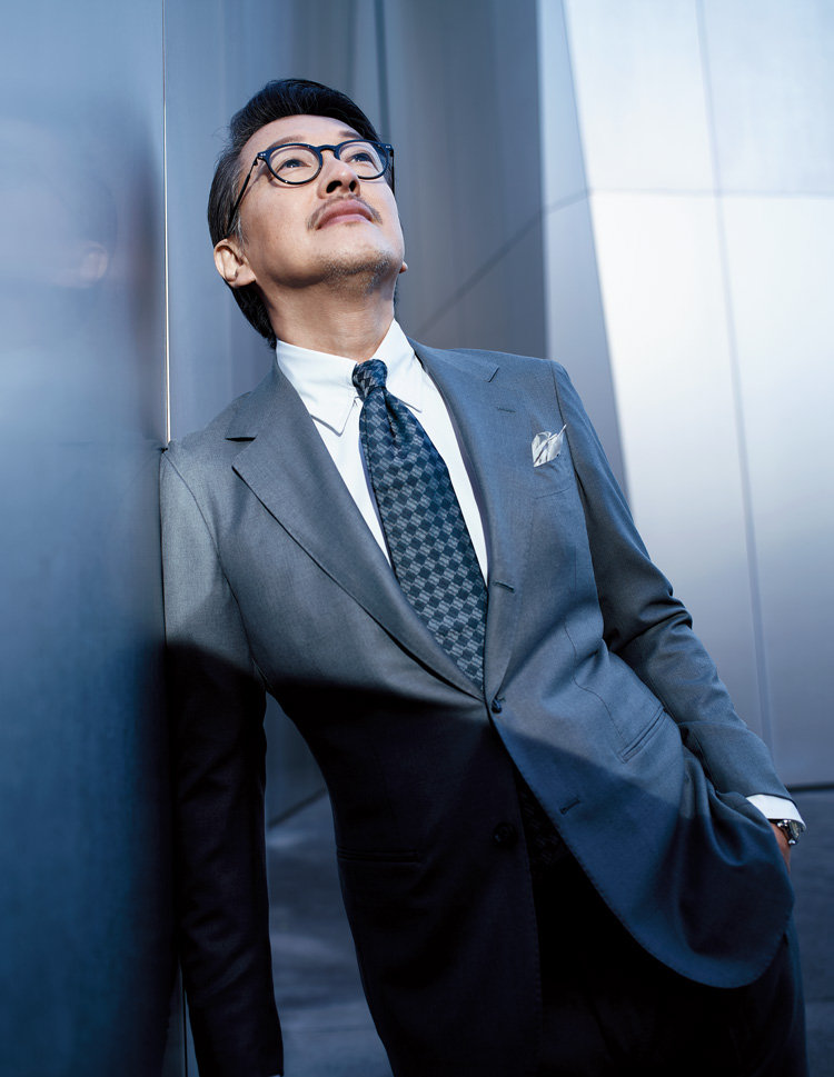 スーパー210'sの極上ウールで際立つグレースーツの粋〈リング