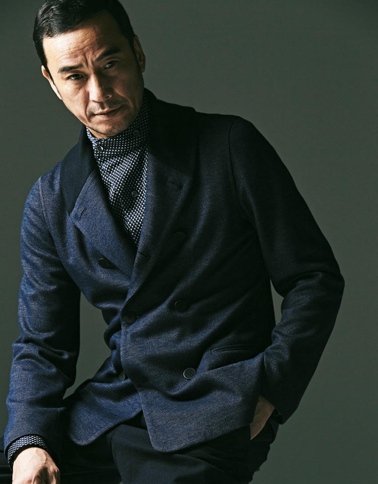 ジョルジオ アルマーニの「ショールカラーダブルジャケット」がこの秋