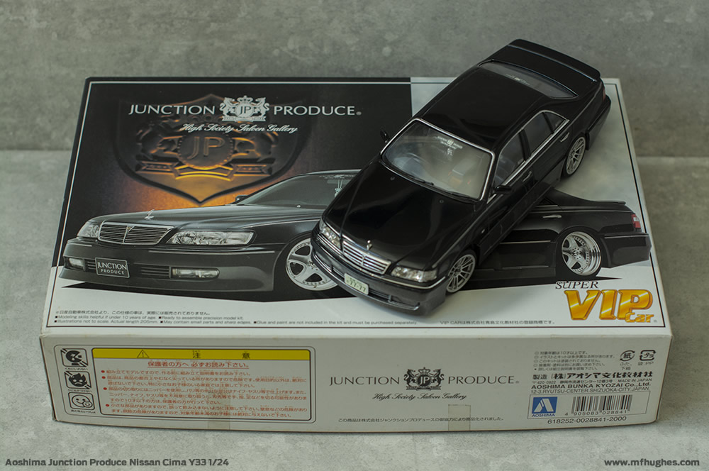 Aoshima Junction Produce Nissan Cima Y33 1/24. Photographs.