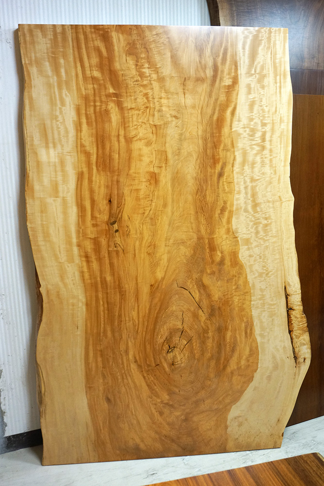 天然木 東京 新宿 東五軒町展示 栃（とち）材 一枚板 テーブル用天板