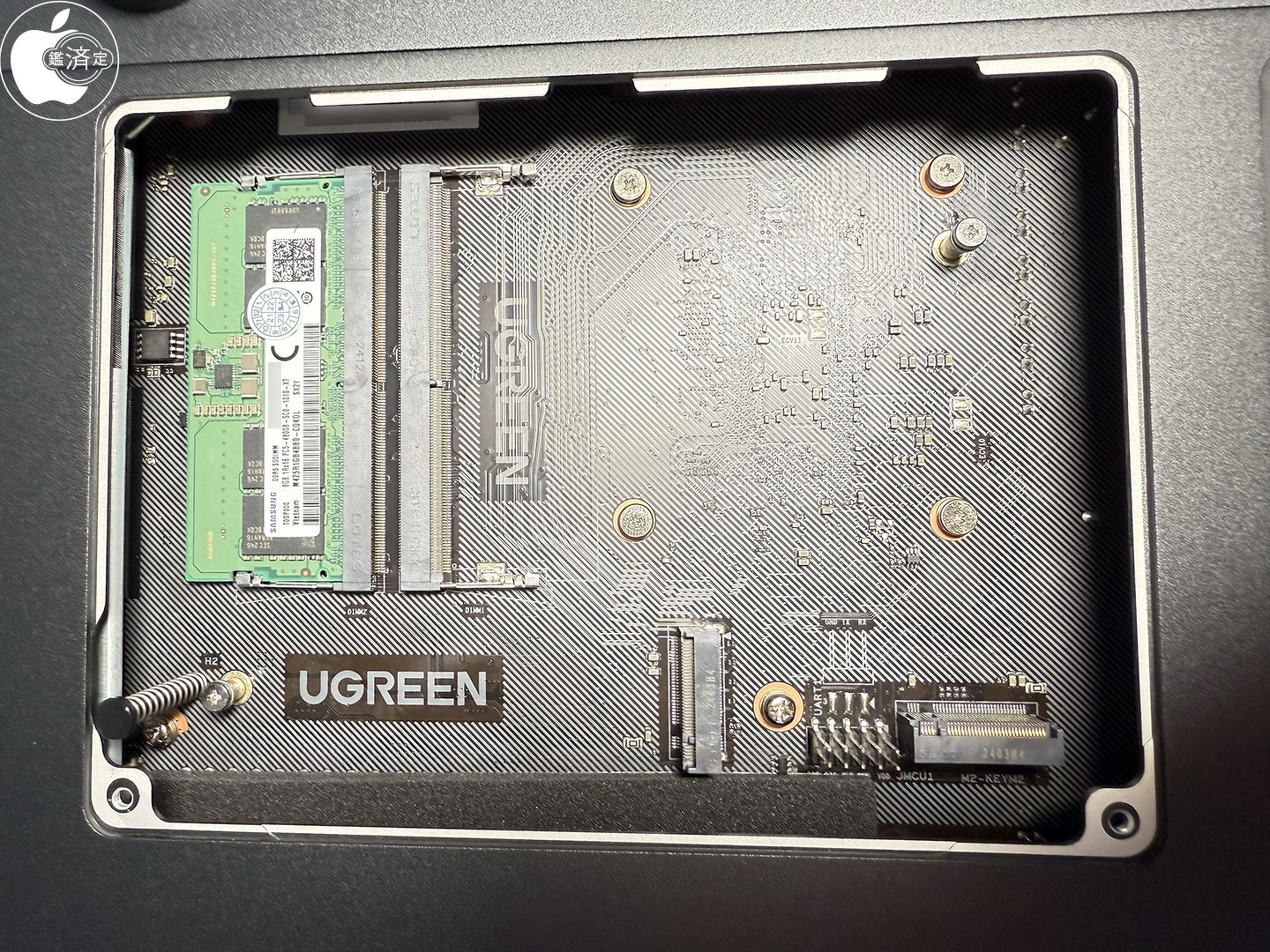 UGREENのNAS「UGREEN NASync DXP6800 Pro」をメモリとM.2 SSD増設で
