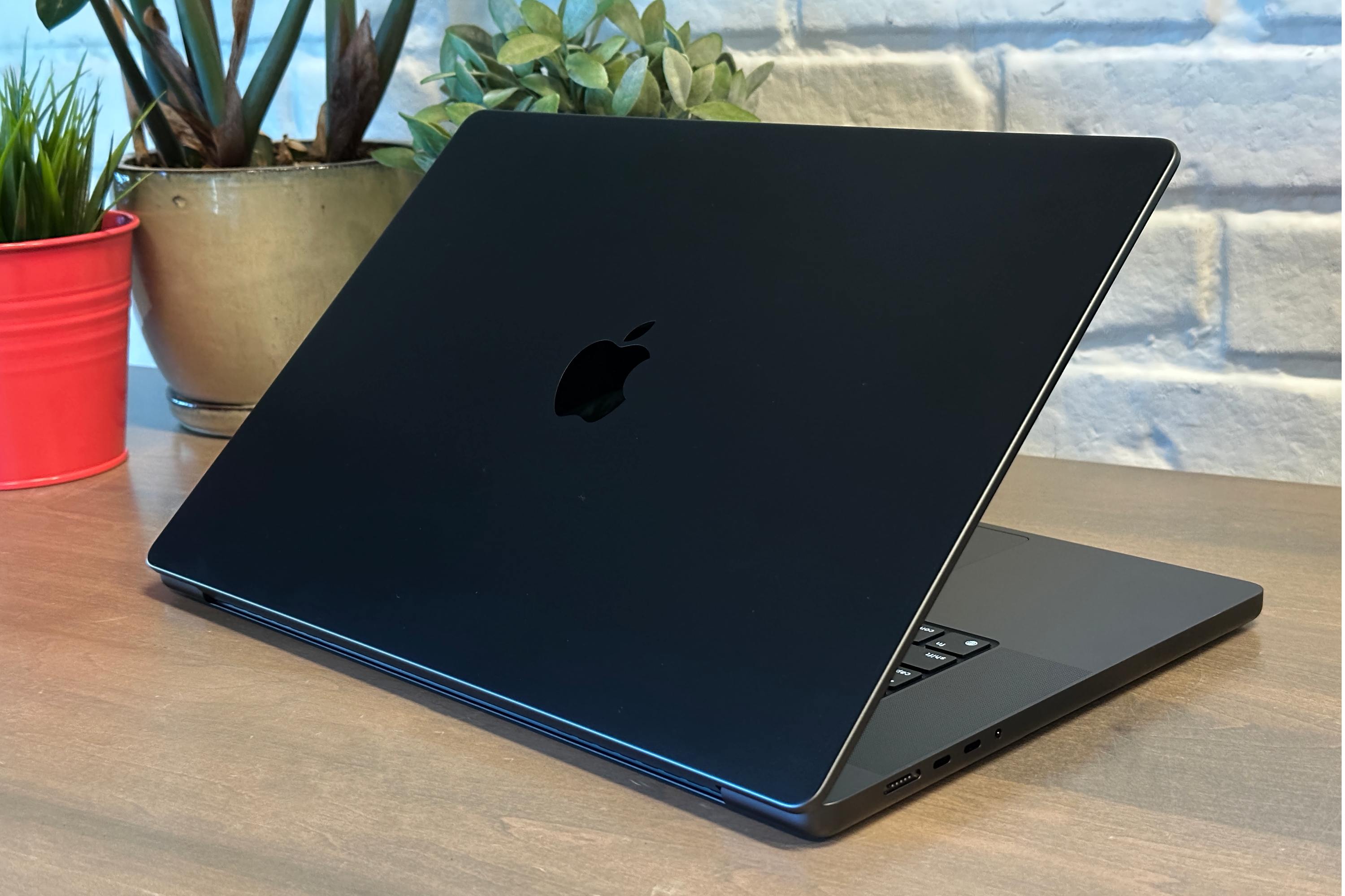 The M4 MacBook Pro gets a great camera at last, Thunderbolt 5