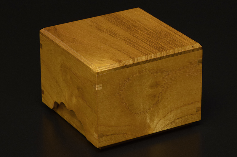 御蔵島桑駒箱 | 前川榧碁盤店