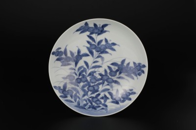 鍋島染付秋草文七寸皿 | 商品詳細 東洋古陶磁の前坂晴天堂