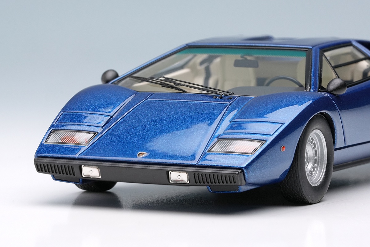 Make Up Co., Ltd. / Lamborghini Countach LP400 1974