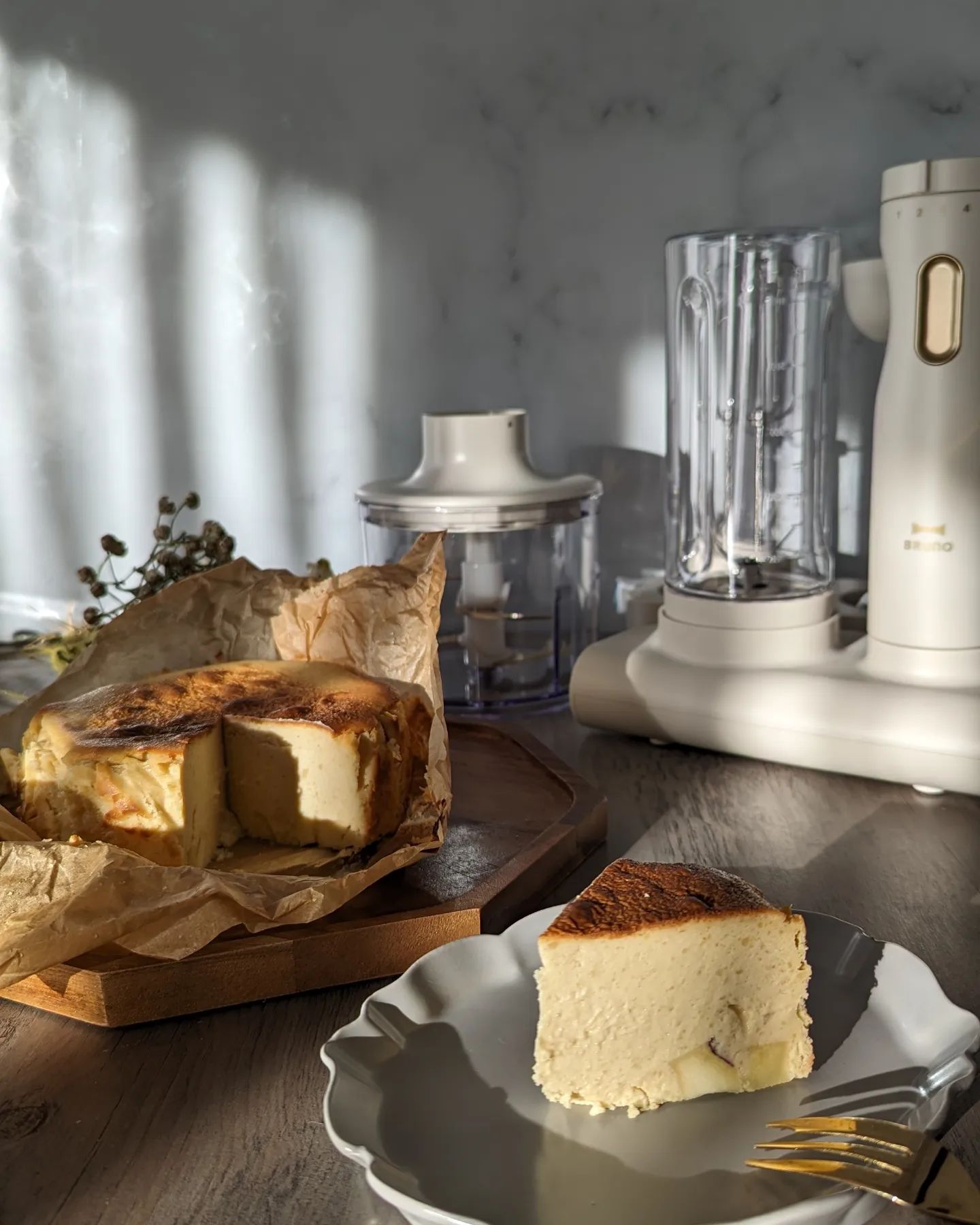 多機能で収納上手！BRUNO「スタンドハンディブレンダー グレージュ