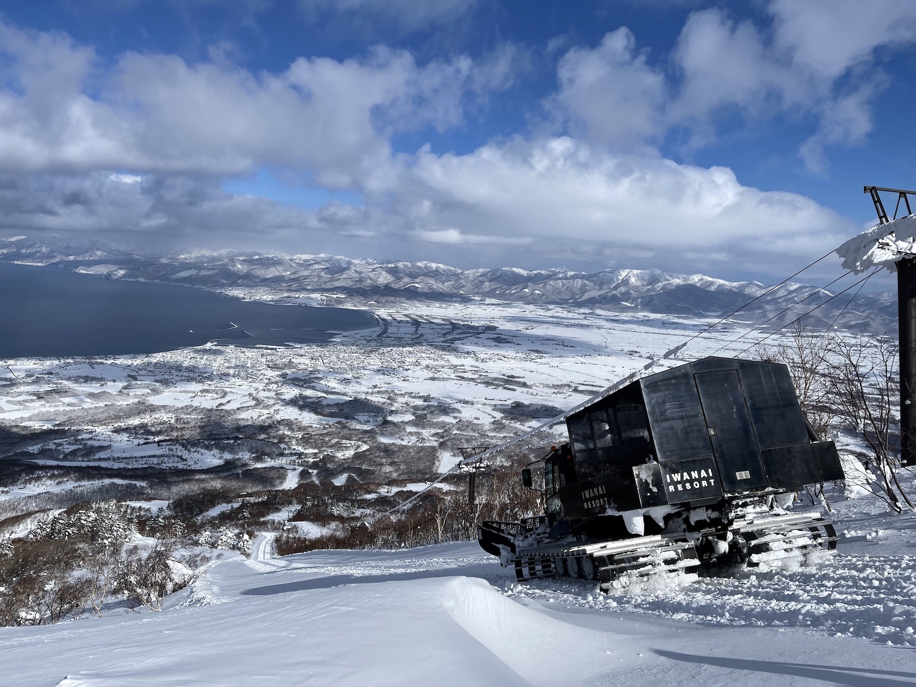 岩内リゾート（Iwanai Resort）のキャットツアーは素晴らしい絶景と斜