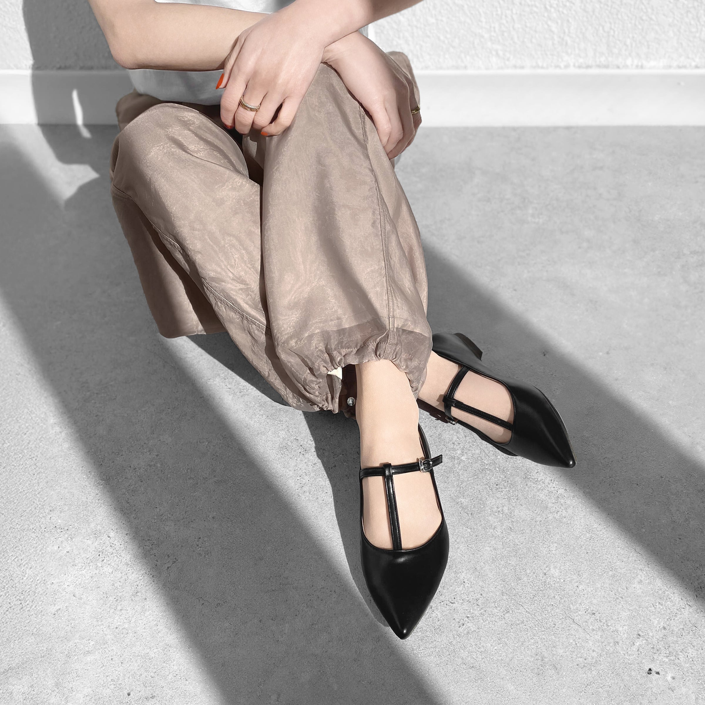 2026SS：Tストラップ フラットシューズ（4796）ブラック – mamian