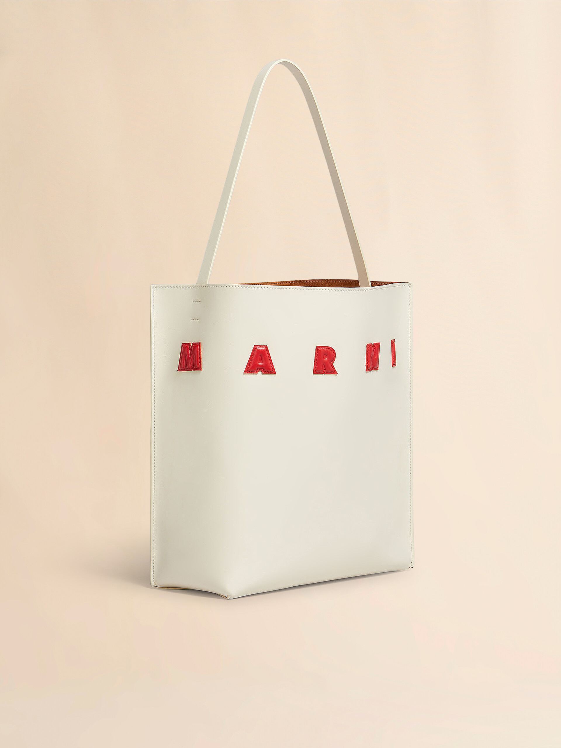 ホワイト レザー製 Museo ミディアムホーボーバッグ、パッチ付き | Marni