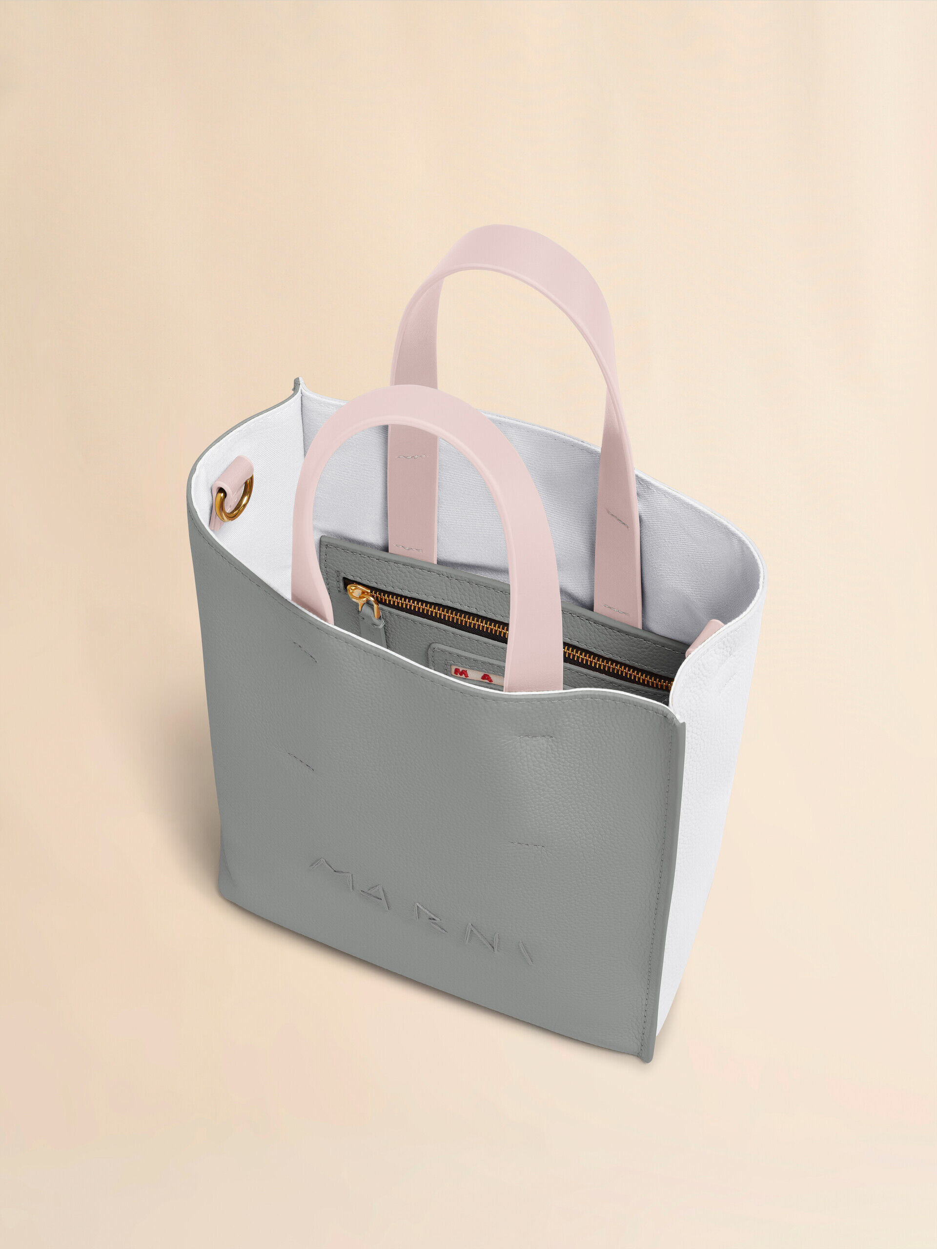 グレー ホワイト レザー製 Museo ソフトミニバッグ、マルニシンボル