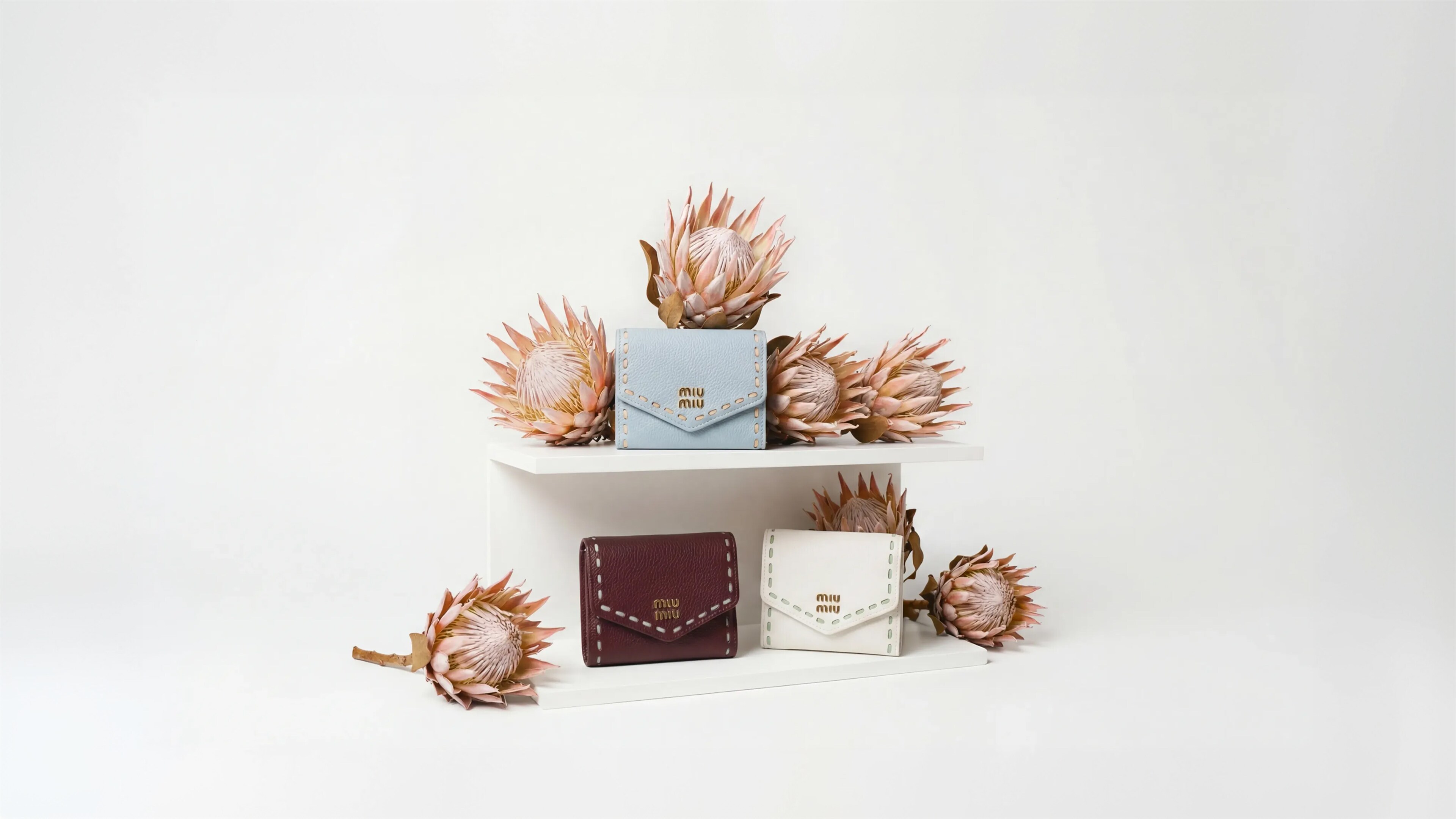 ミュウミュウ公式通販】服 & アクセサリー｜MIU MIU公式サイト