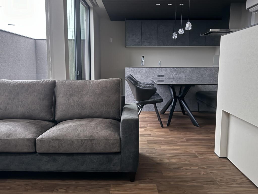 ウォールナット×モダンな家 | MIYAMOTO BLOG | ミヤモト家具スタッフブログ