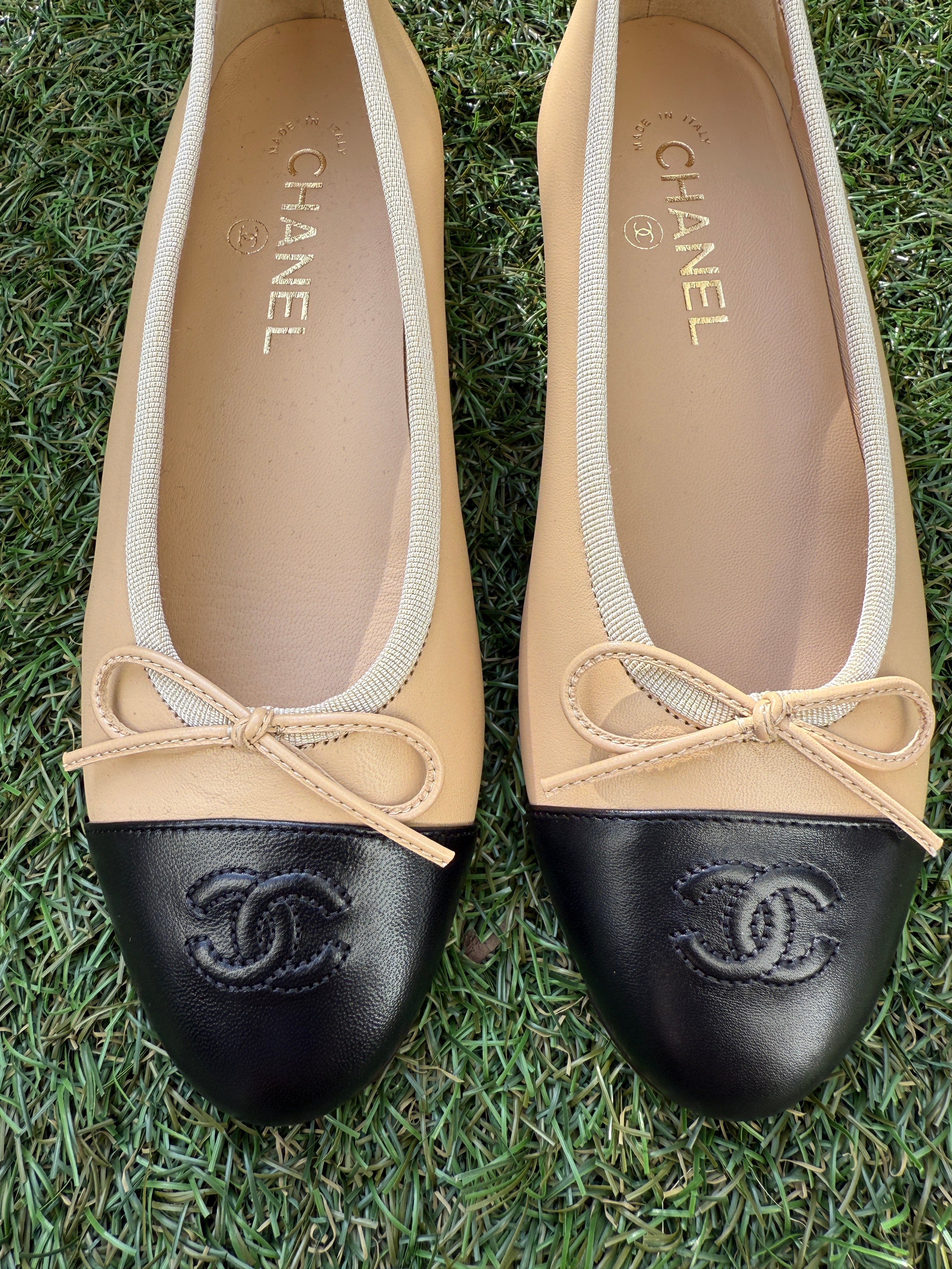 CHANEL CC LOGO BEIGE & BLACK LEATHER BALLET BALLERINA FLATS SHOES