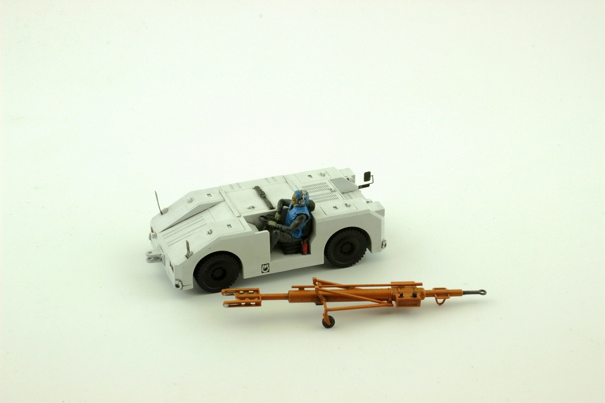 オレンジホビー[A48-044]1/48 現用 中国 人民解放軍海軍 艦上牽引車