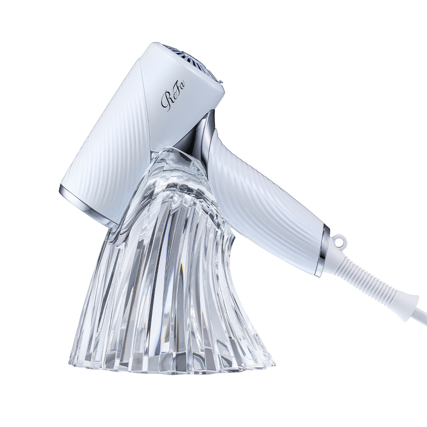 ReFa史上最小・最軽量で、 自信をまとえる仕上がりに。「ReFa BEAUTECH