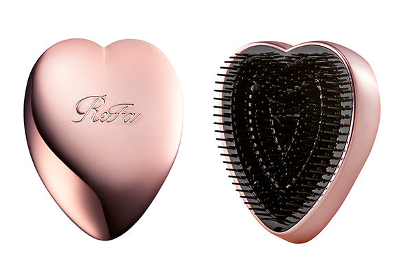 ハンディタイプのフォト美顔器「ReFa BEAUTECH SPOT（リファビュー