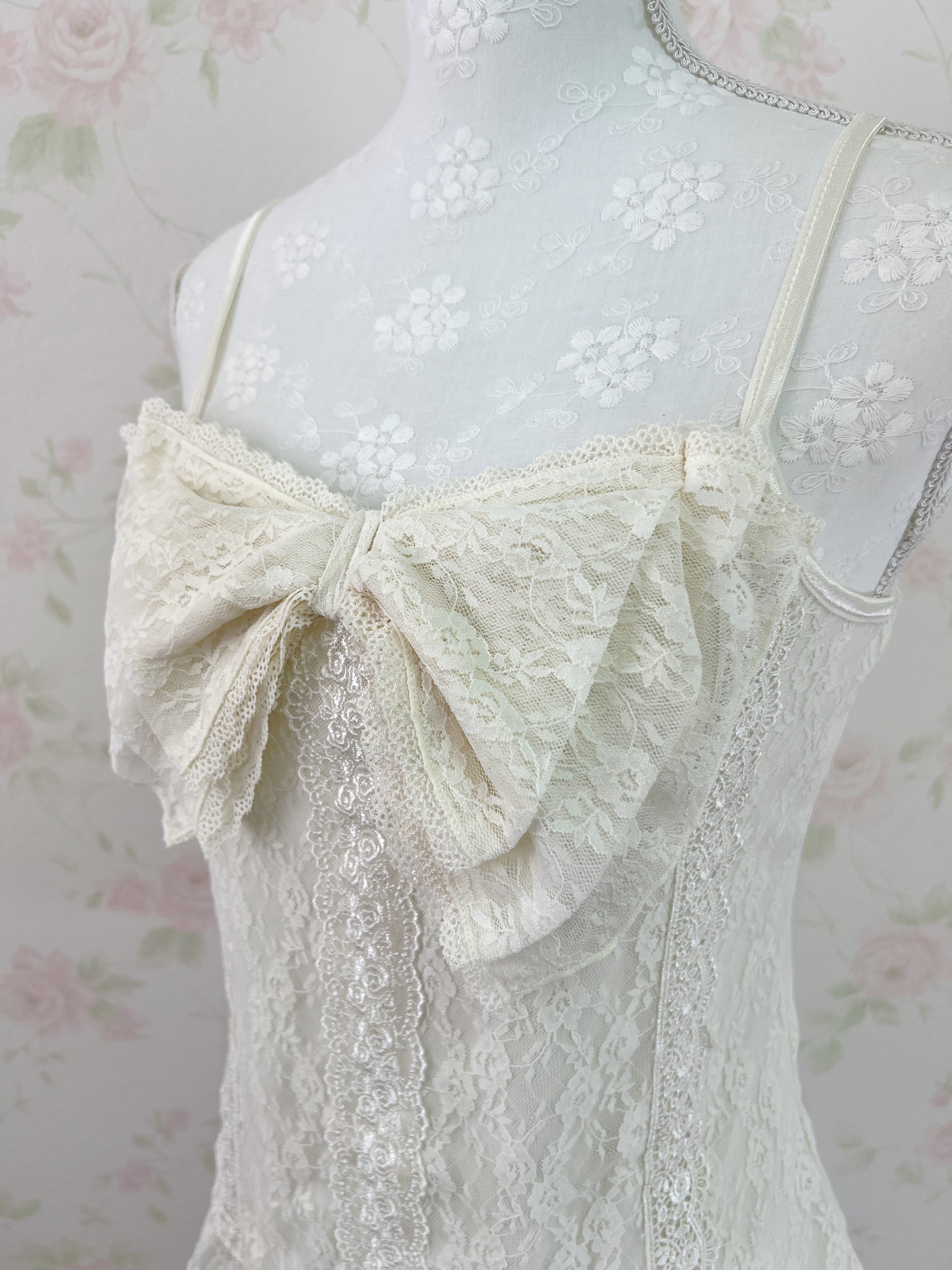 axes femme Y2K Big Bow Lace Camisole (Ivory) – MultiPal Store