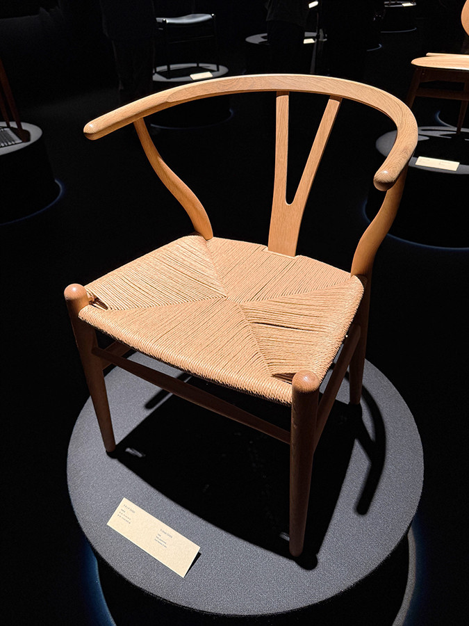 椅子の巨匠」の神髄 ― 「ハンス・ウェグナー展」（レポート