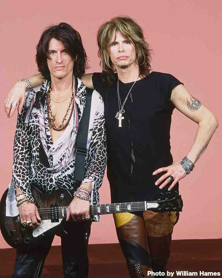 神保町がハード・ロックとヘヴィ・メタルの聖地に!?──BURRN! 40th