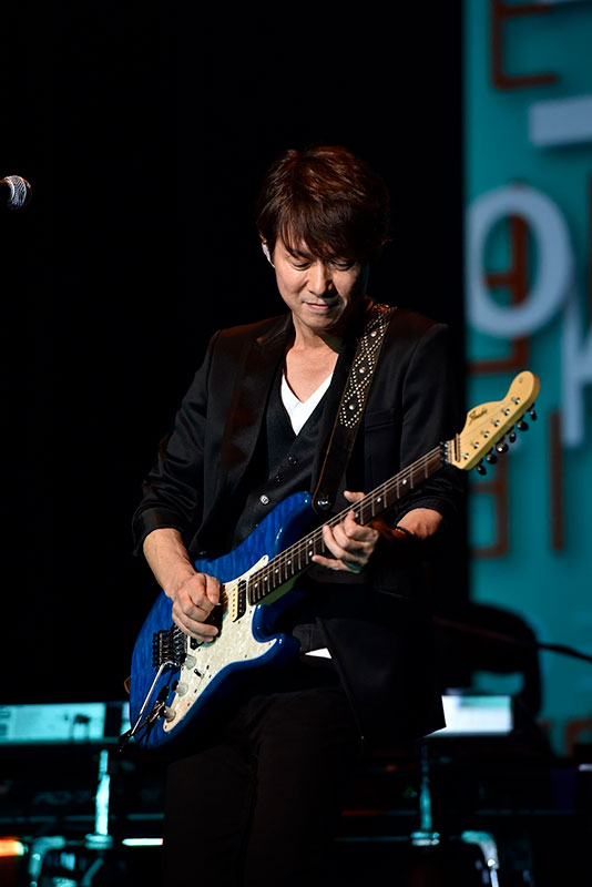 春畑道哉（TUBE）ツアーファイナルで追加公演を緊急発表、音楽家として