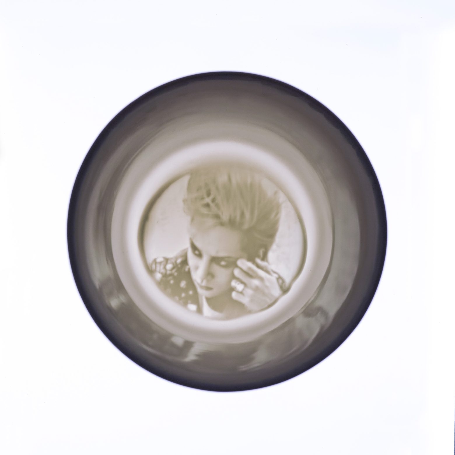 hide「PSYCHOVISION hide MUSEUM Since 2000」グッズ新商品は幻の磁器