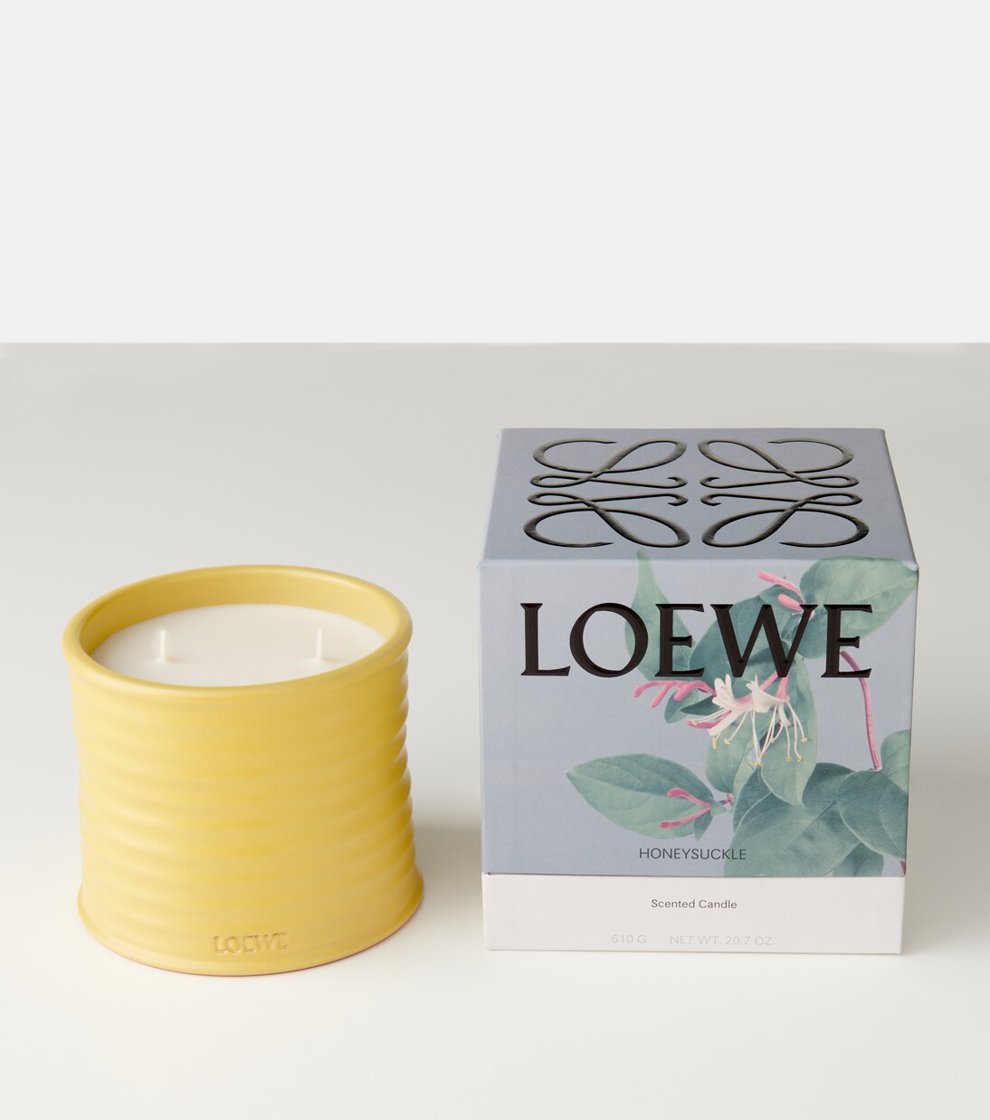 Honeysuckle Medium candle in yellow - Loewe Home Scents | Mytheresa
