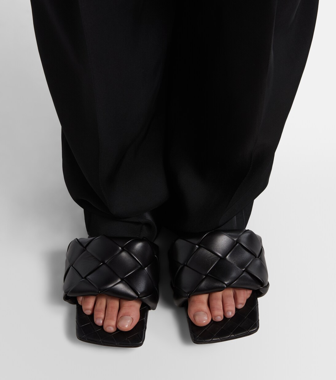 Lido leather sandals in black - Bottega Veneta | Mytheresa