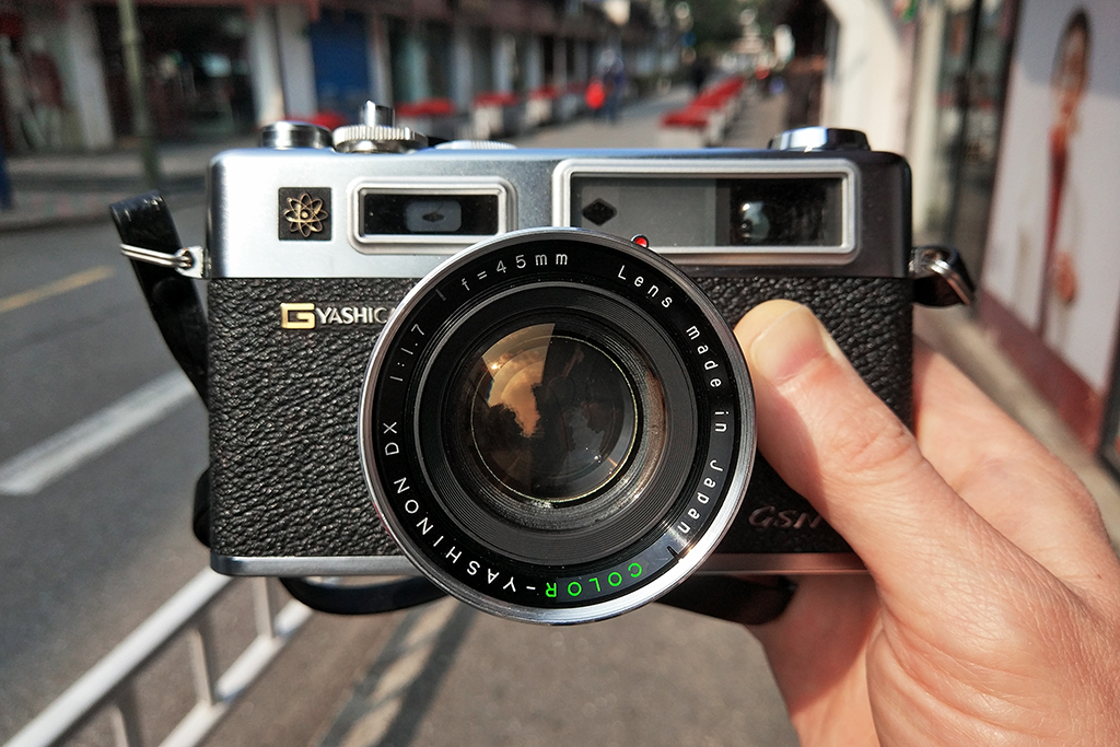 Yashica Electro 35 GSN Film Camera Review - My Favourite Lens