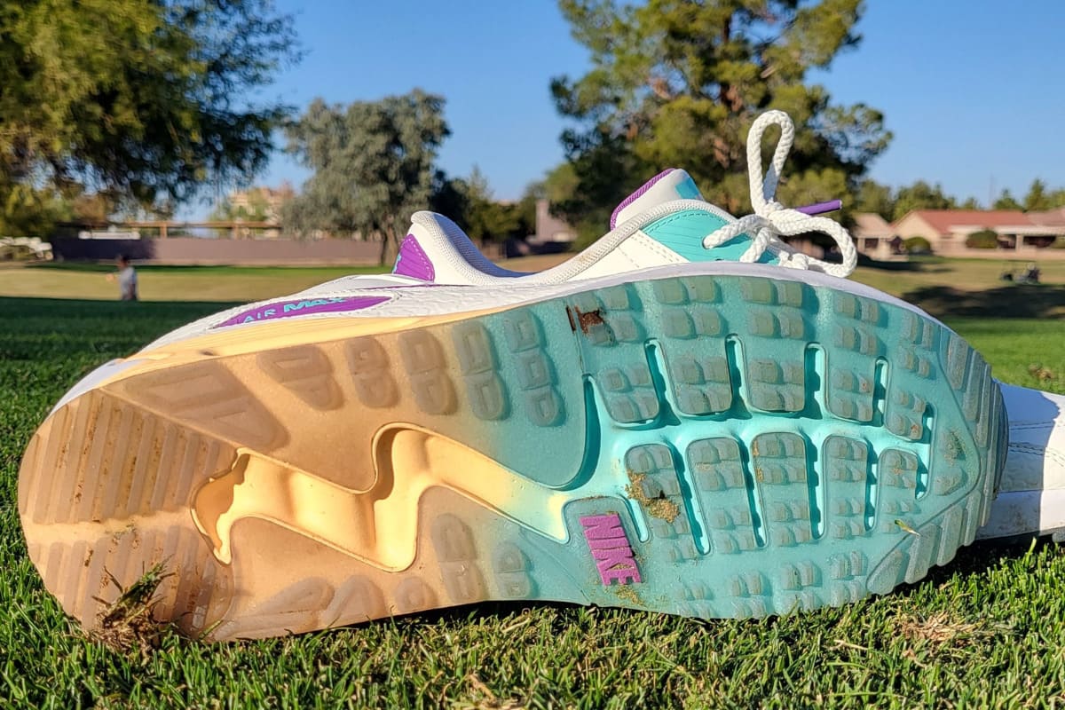 カジュアルさをまとった「ハイブリッド」なゴルフシューズ ナイキ