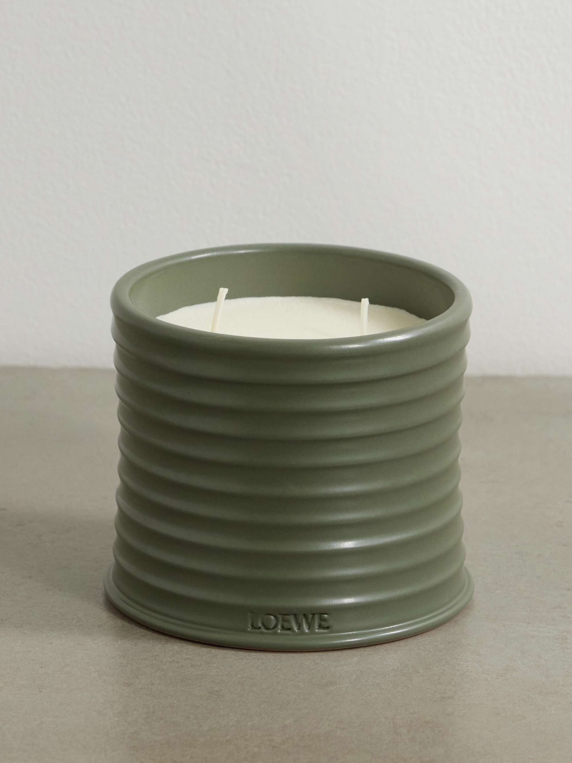 LOEWE PERFUMES Medium scented candle, 610g | NET-A-PORTER
