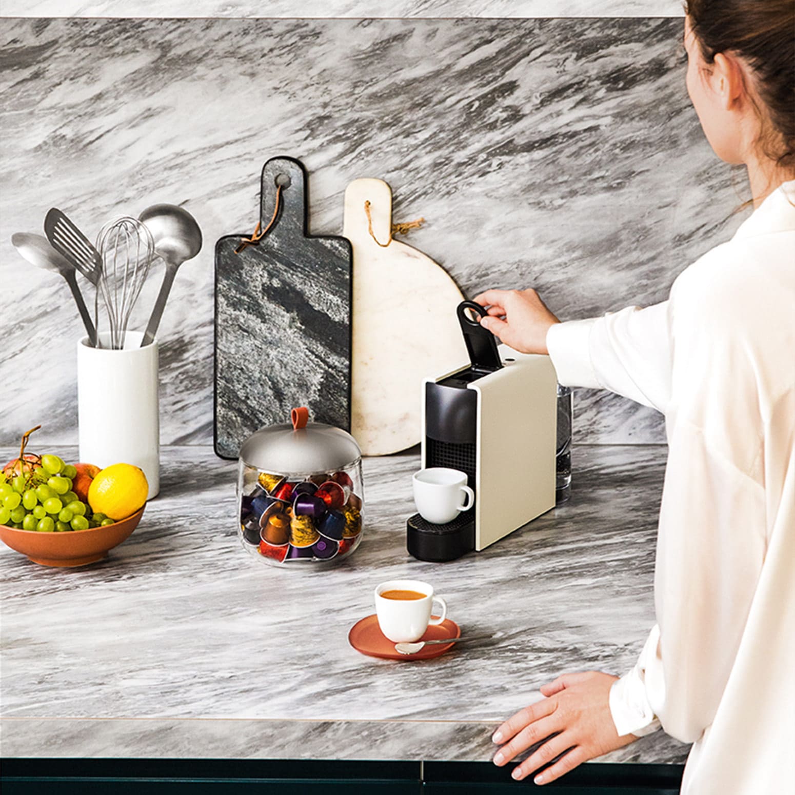 エッセンサ ミニ ピュアホワイト C｜コーヒーメーカー ｜ ネスプレッソ