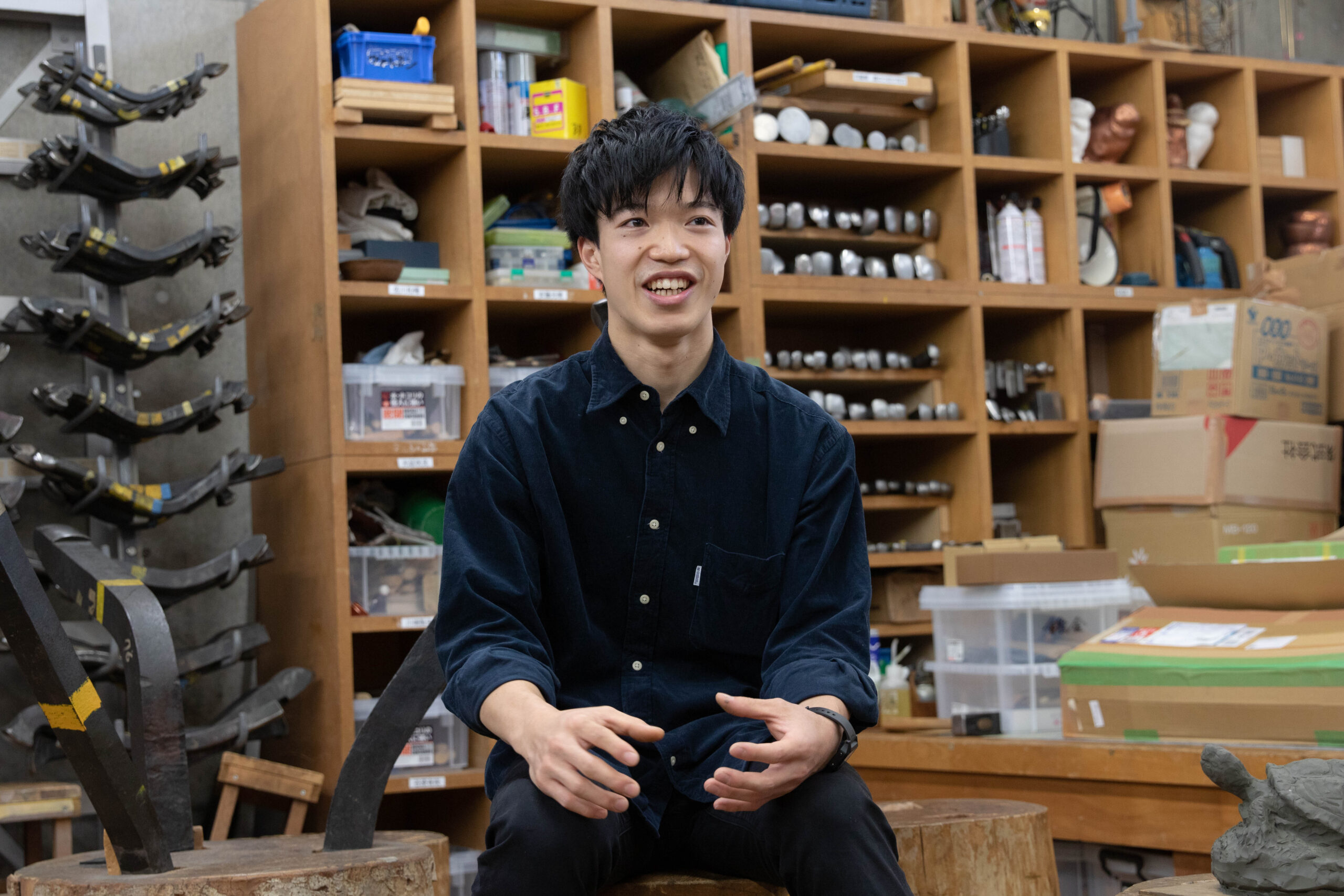 金属の原子を動かす、「鍛金」という金属造形 | NID Focus | 公立大学