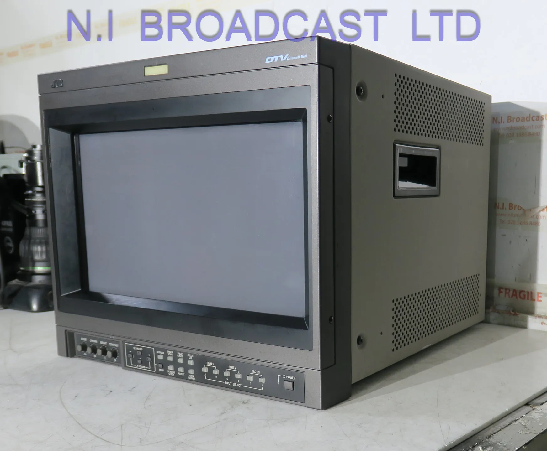 JVC DT-V1710CG 17inch CRT HD monitor (retro gaming), dt-v17010cg