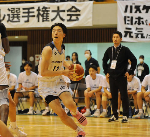 高校バスケ】藤枝明誠2年連続8度目V 209センチのロードプリンスが37